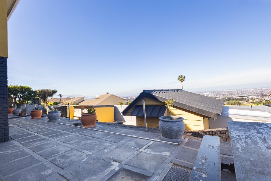 4 Bedroom Property for Sale in Loevenstein Western Cape